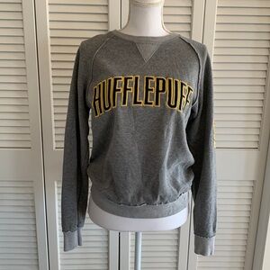The Wizarding World of Harry Potter Hufflepuff Gray Crewneck Sweatshirt Size S